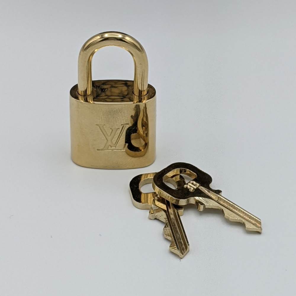 Louis Vuitton Lock and set of keys #313 EUC
